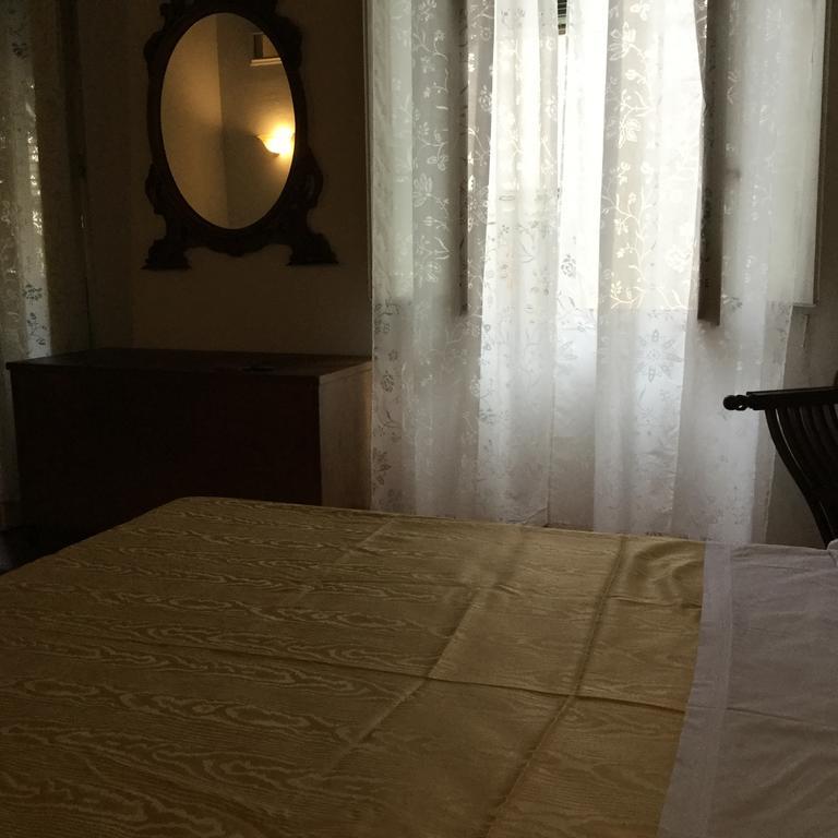 Alex Home Florence Luaran gambar