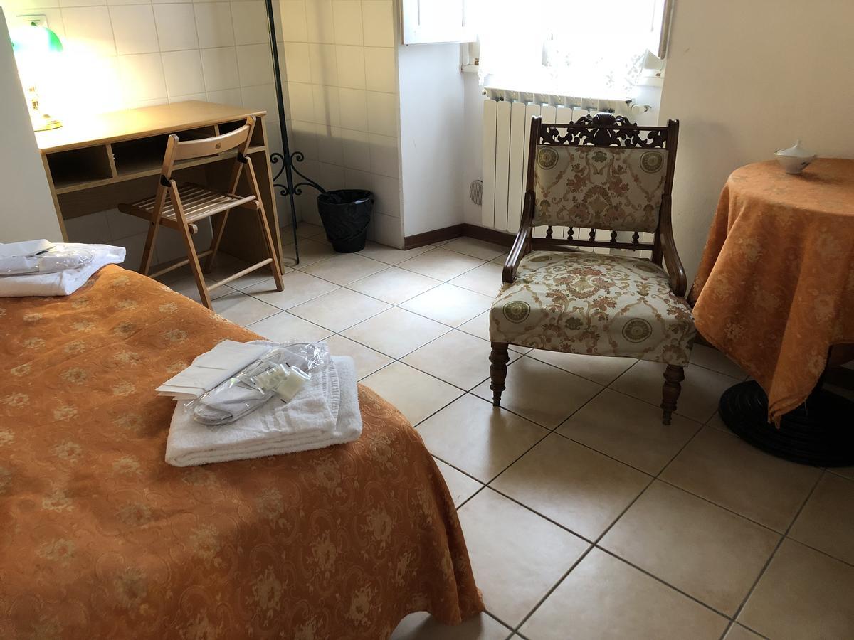 Alex Home Florence Luaran gambar