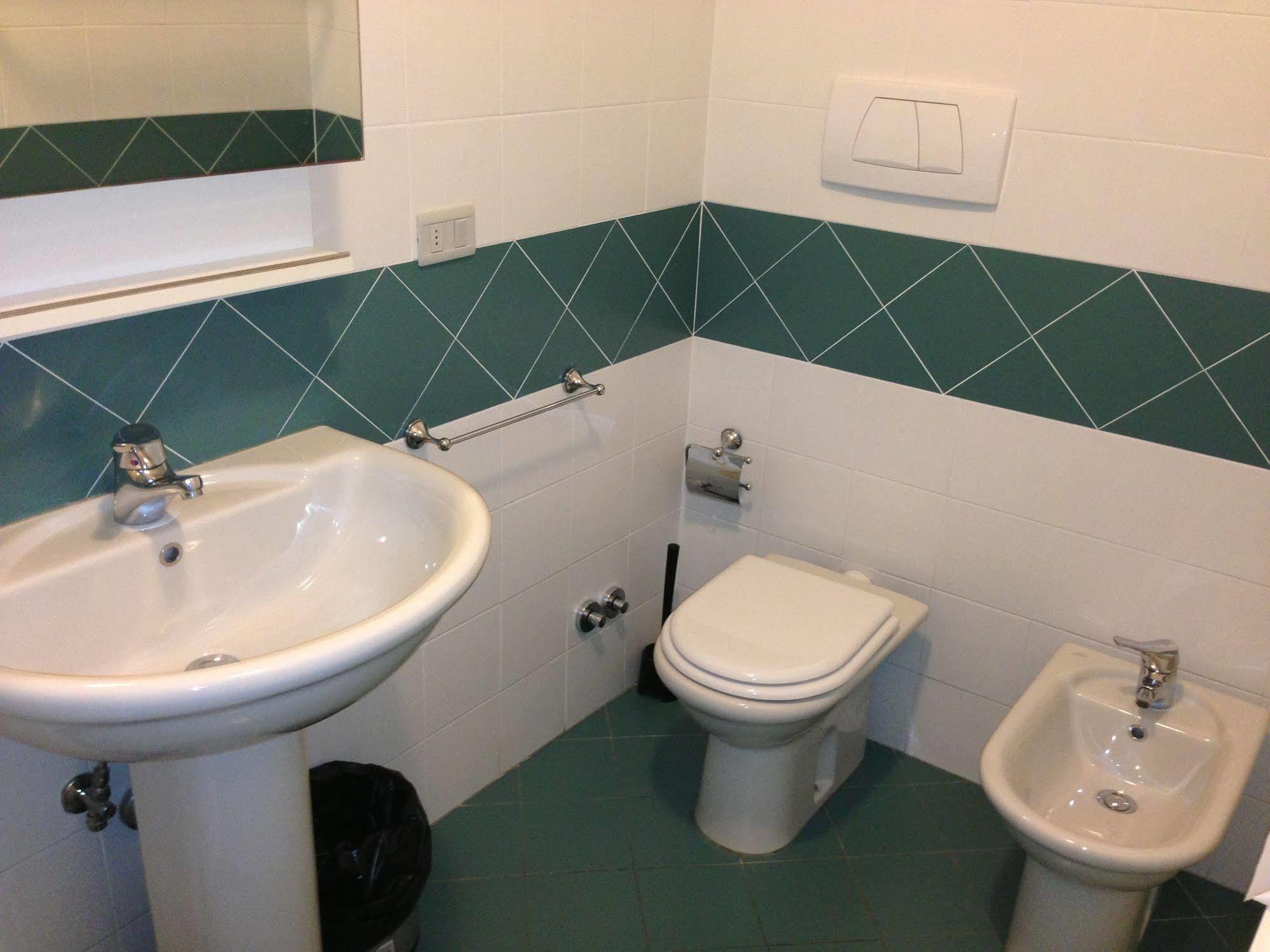 Alex Home Florence Luaran gambar