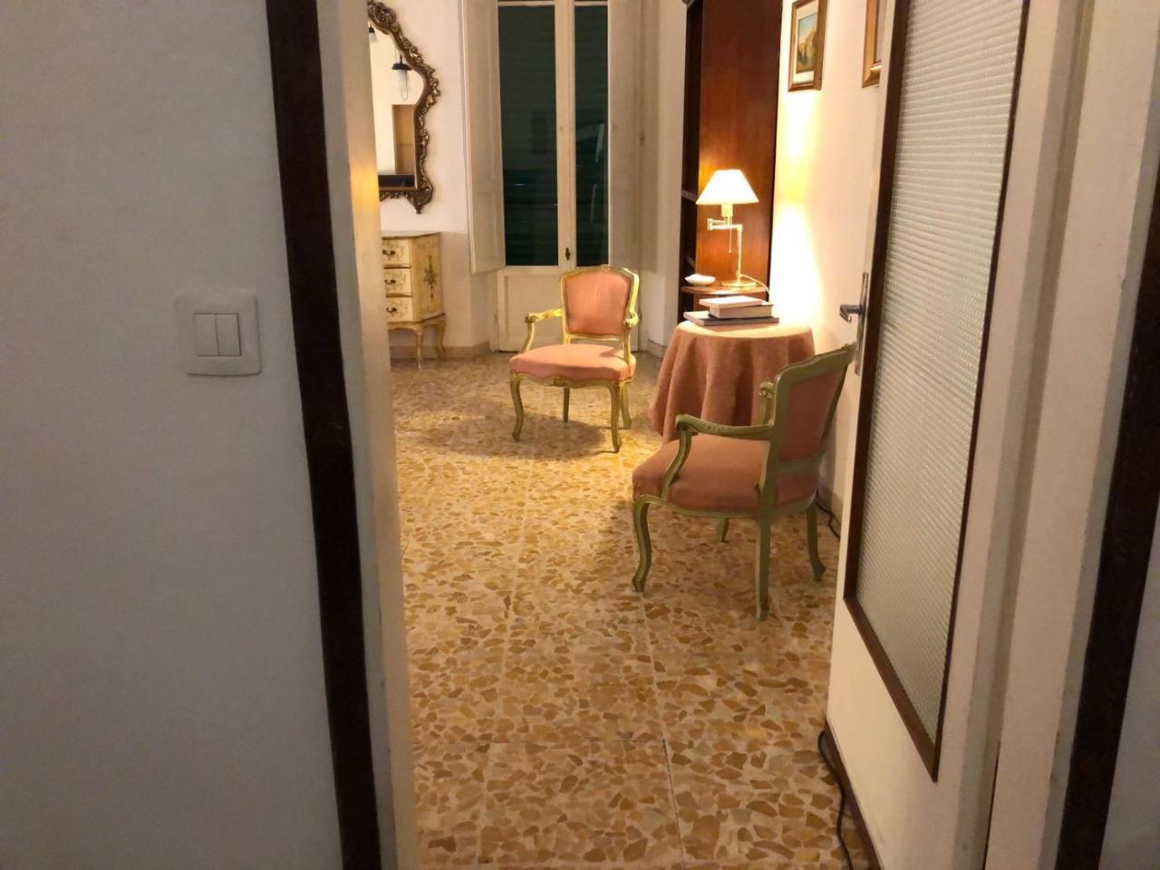 Alex Home Florence Luaran gambar