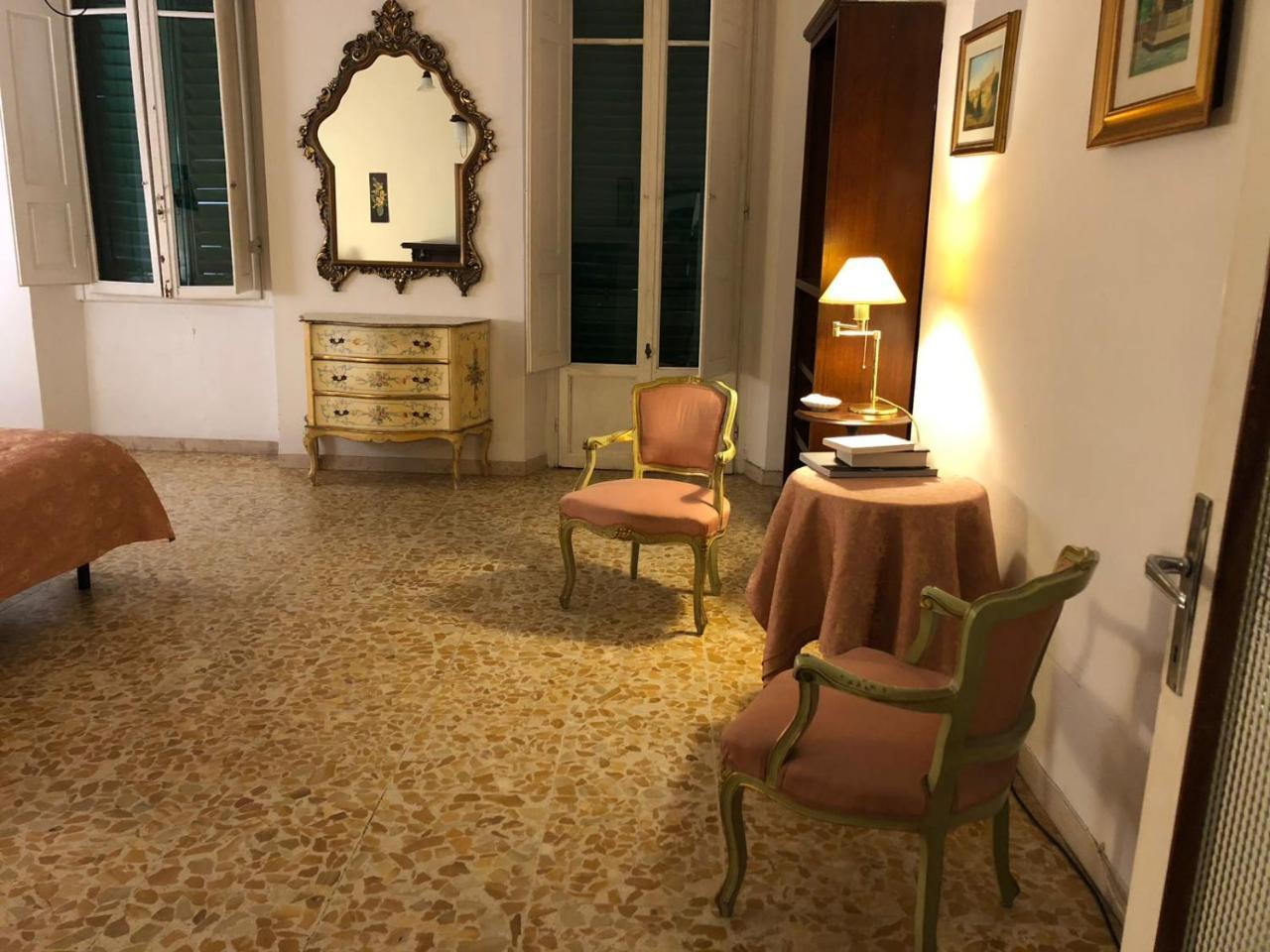 Alex Home Florence Luaran gambar