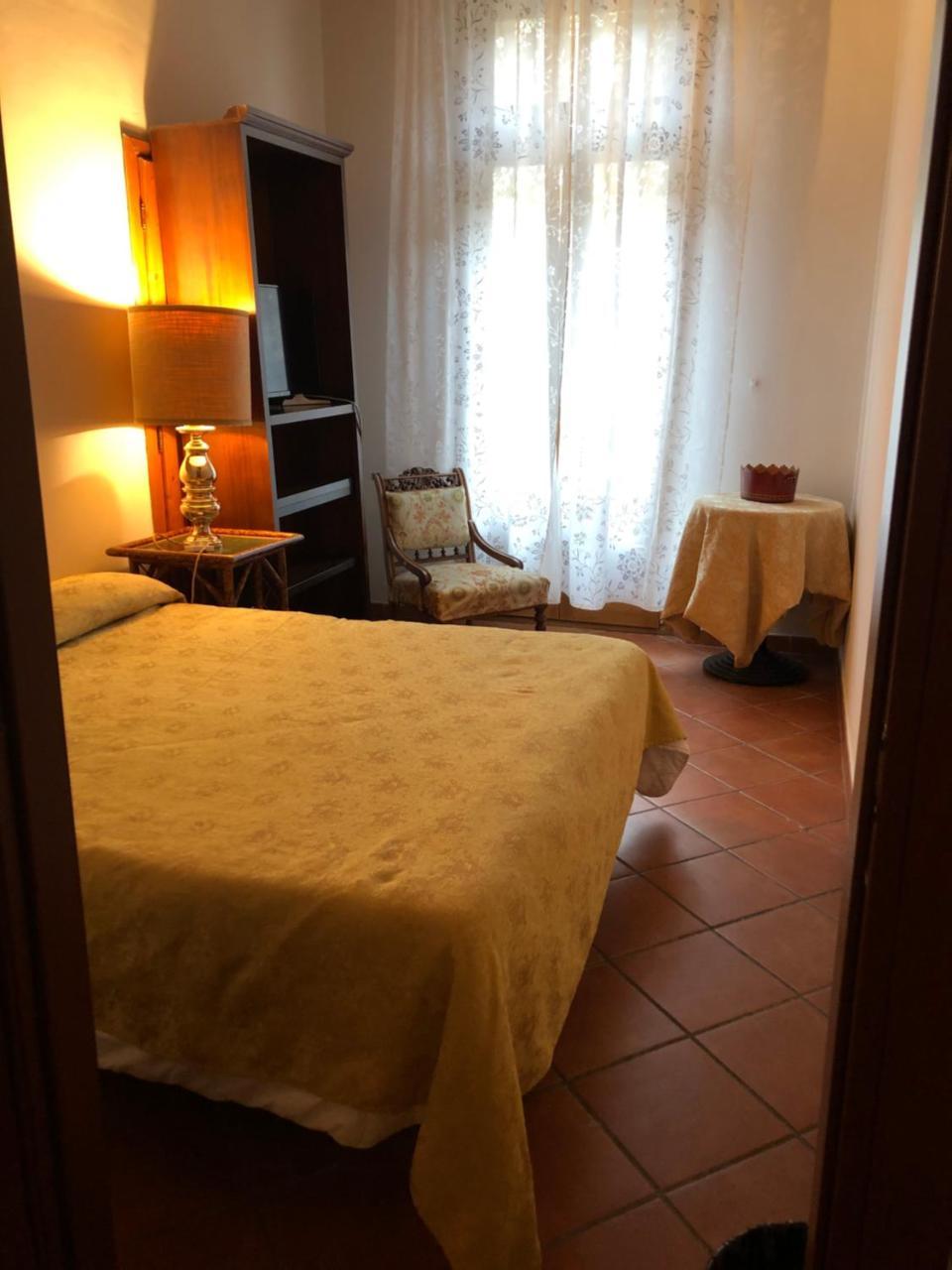 Alex Home Florence Luaran gambar